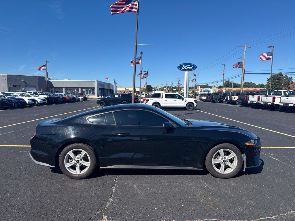 Used 2020 Ford Mustang Coupe RWD image 4