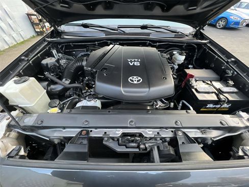 Used 2012 Toyota Tacoma 4x4 Double Cab image 25