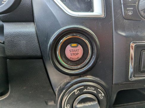 Used 2018 Nissan Titan SV w/ SV Convenience Package AWD/4WD image 20
