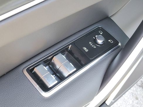 New 2026 Jaguar F-PACE R-Dynamic S image 9