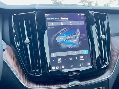 Used 2023 Volvo XC60 B5 Plus w/ Climate Package image 21