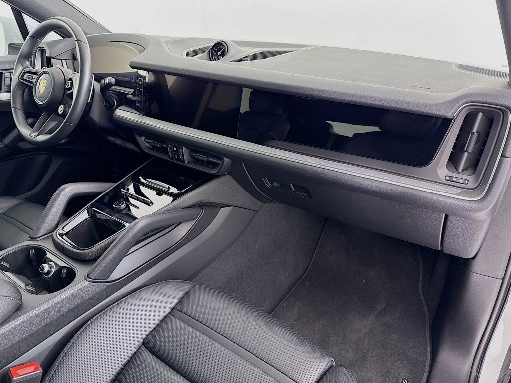 Certified 2024 Porsche Cayenne Coupe AWD/4WD image 31