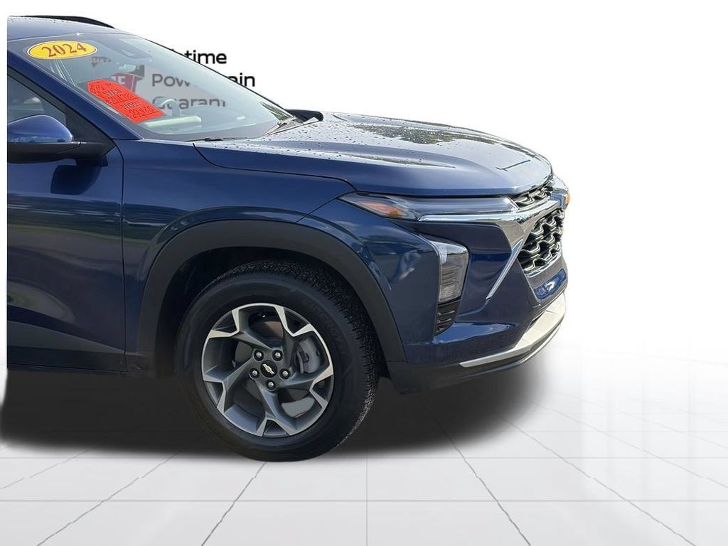 Used 2024 Chevrolet Trax LT FWD image 8