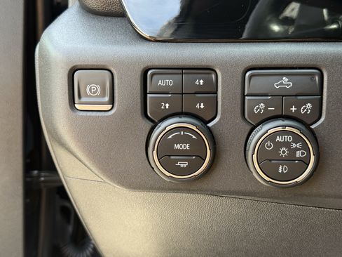 Used 2023 Chevrolet Silverado 1500 LT Trail Boss w/ Convenience Package II AWD/4WD image 25