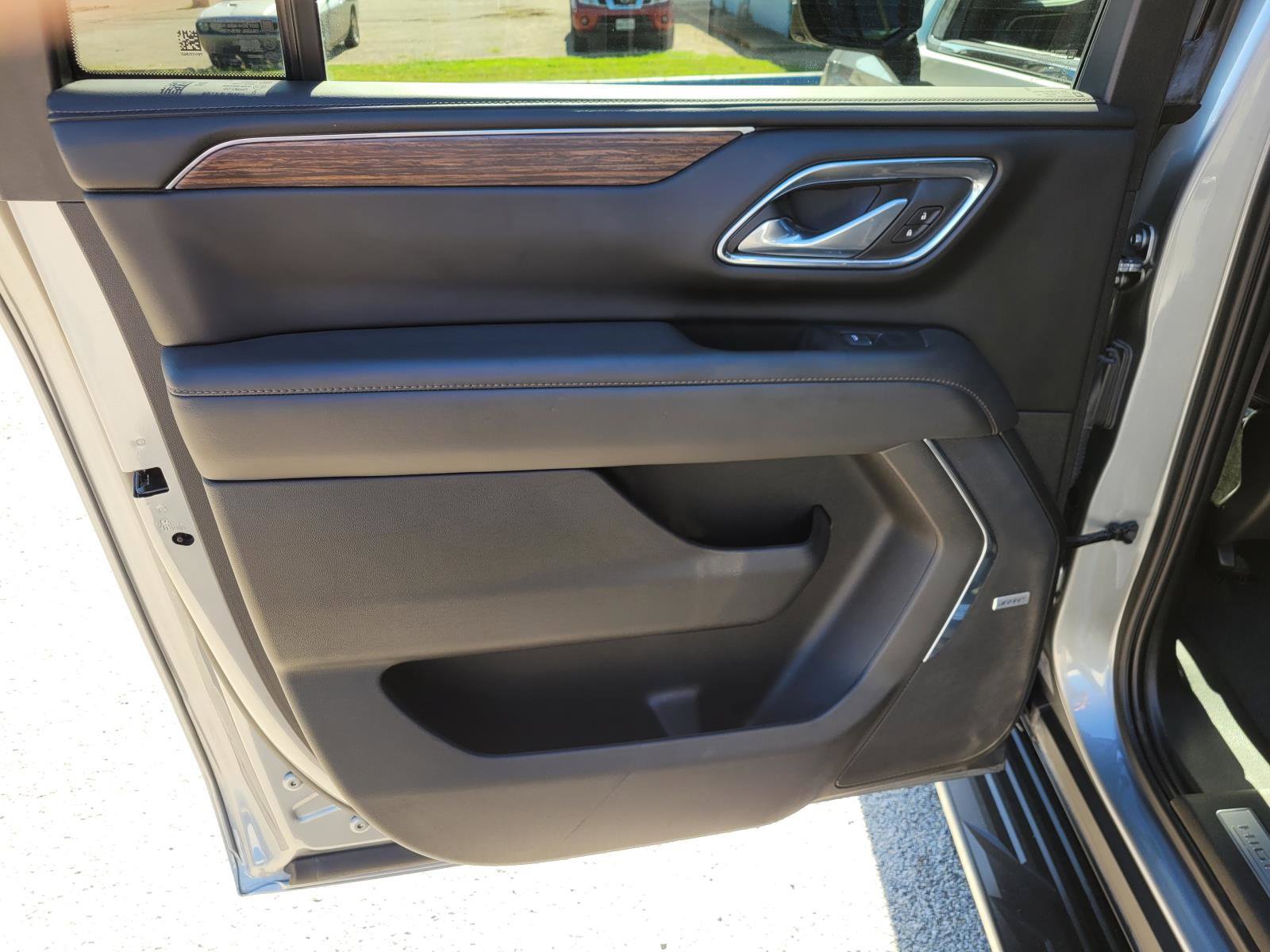 Used 2023 Chevrolet Suburban High Country AWD/4WD image 14