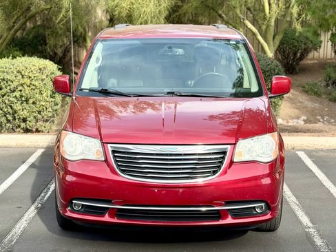 Used 2014 Chrysler Town & Country Touring w/ Trailer Tow Group image 2