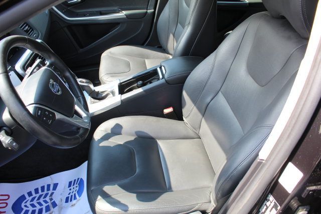 Used 2017 Volvo S60 T5 Dynamic FWD image 13