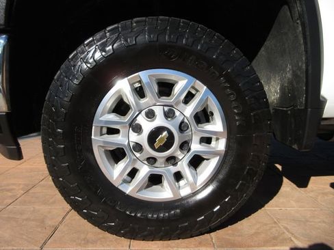 Used 2024 Chevrolet Silverado 2500 LT image 8