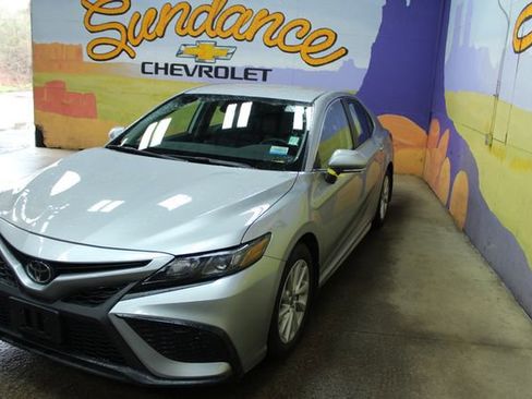 Used 2024 Toyota Camry SE FWD image 4