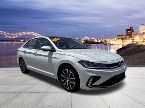 Used 2025 Volkswagen Jetta SE FWD image 4