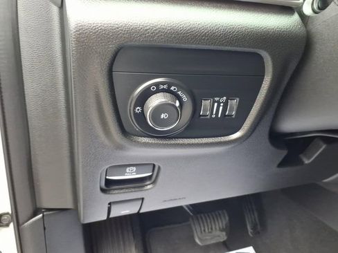 Used 2023 Jeep Grand Cherokee Limited AWD/4WD image 19