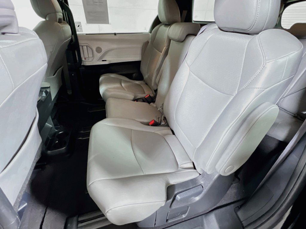 Certified 2025 Toyota Sienna XLE FWD image 22