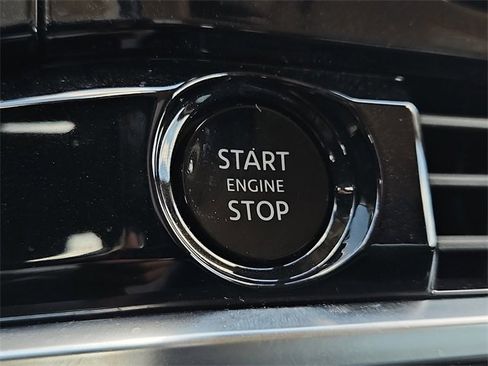 Used 2025 Nissan Pathfinder SV image 25