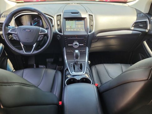 Used 2017 Ford Edge Titanium w/ Equipment Group 302A AWD/4WD image 16