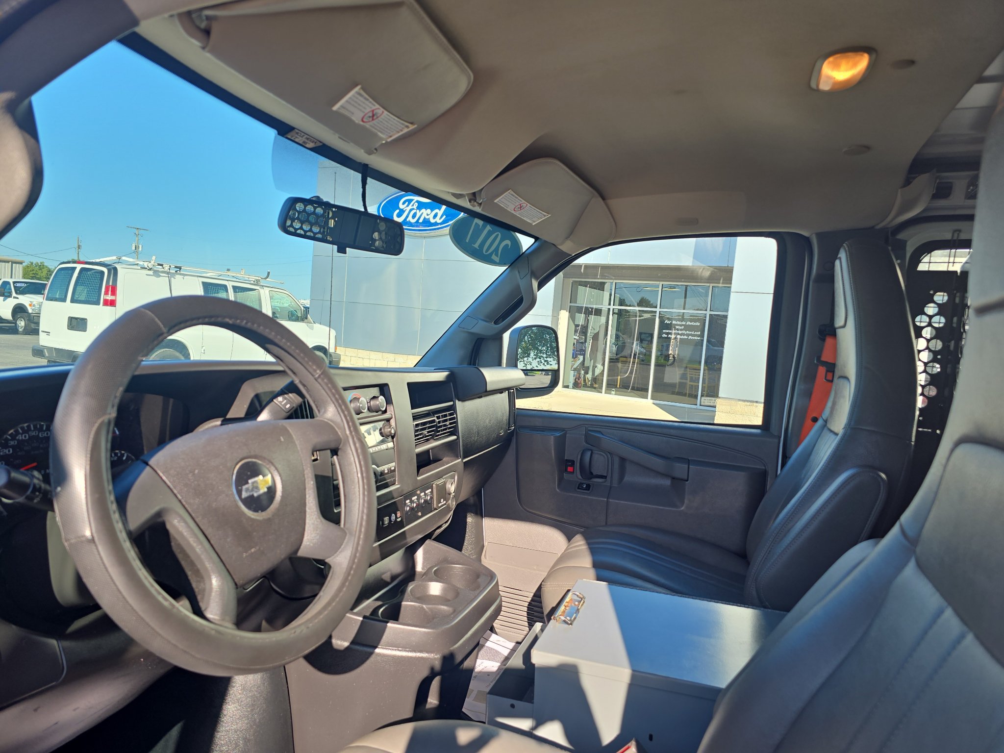 Used 2017 Chevrolet Express 2500 RWD image 17