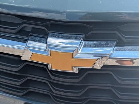 Used 2025 Chevrolet Trax LT FWD image 3