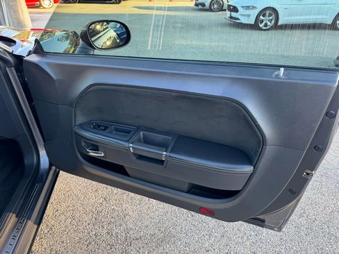 Used 2014 Dodge Challenger SRT8 w/ Harman/Kardon Audio Group image 23