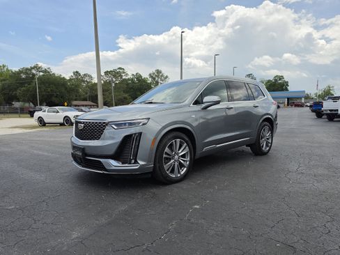 Used 2023 Cadillac XT6 Premium Luxury w/ Platinum Package AWD/4WD image 8