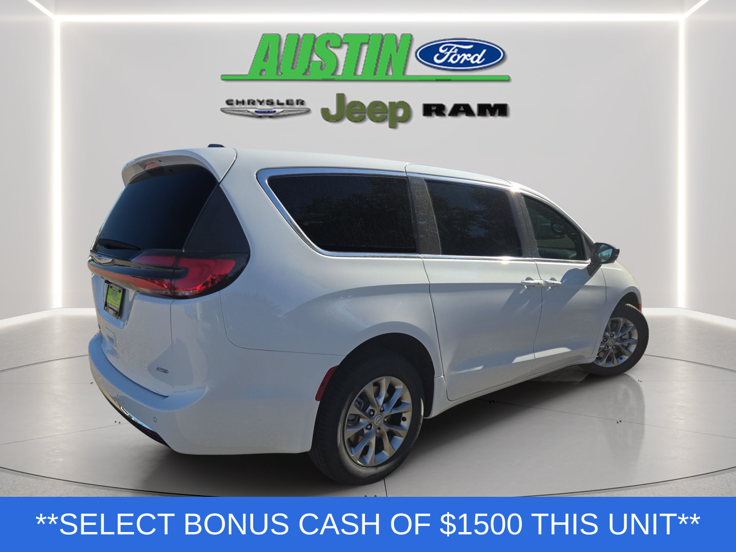 New 2026 Chrysler Pacifica Select AWD/4WD image 5