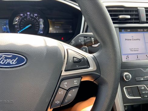 Used 2019 Ford Fusion SE FWD image 24
