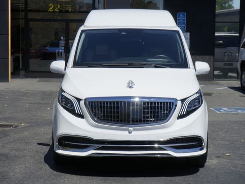 Used 2018 Mercedes-Benz Metris Passenger image 4