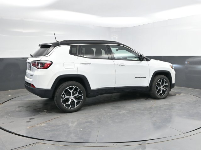 Used 2024 Jeep Compass Limited AWD/4WD image 2