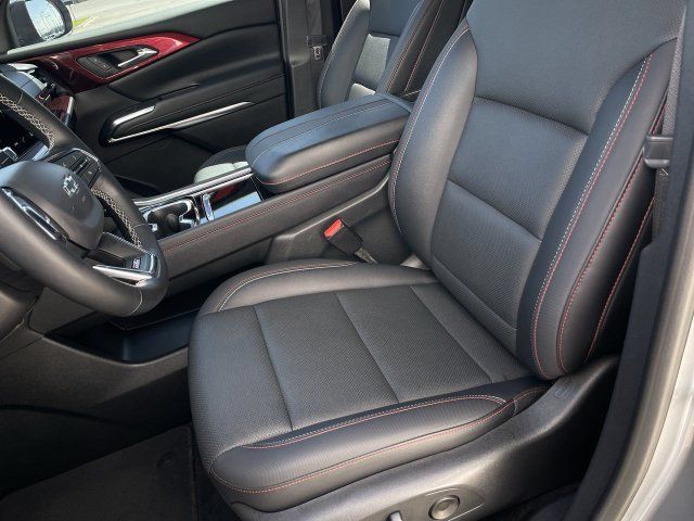 Used 2025 Chevrolet Traverse Z71 AWD/4WD image 11