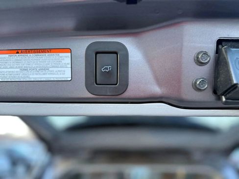 Used 2019 Toyota Sienna XLE w/ XLE Navigation Package image 18