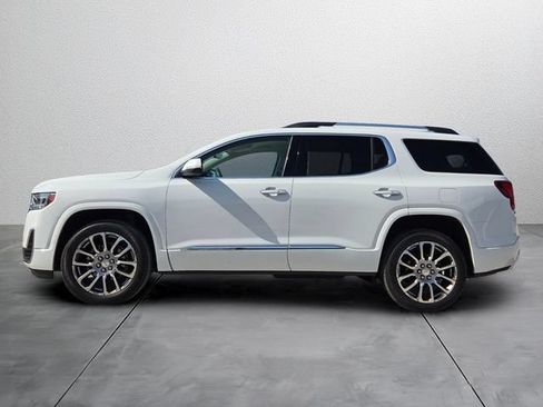 Used 2023 GMC Acadia Denali w/ Denali Technology Package FWD image 2