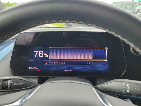 Used 2024 Chevrolet Equinox EV LT FWD image 28