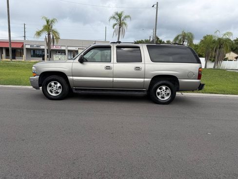Used 2002 Chevrolet Suburban LT RWD image 7