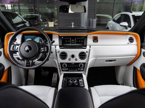 Used 2024 Rolls-Royce Cullinan image 4