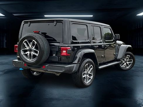 Used 2024 Jeep Wrangler Unlimited w/ Convenience Group AWD/4WD image 9