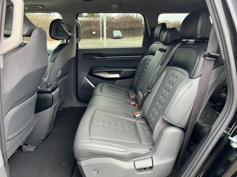 Used 2024 Kia EV9 Wind image 16