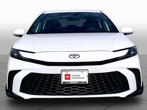 Used 2025 Toyota Camry SE FWD image 4