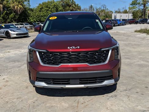 Certified 2025 Kia Sorento LX FWD image 4