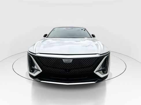 Used 2025 Cadillac Lyriq Luxury RWD image 3