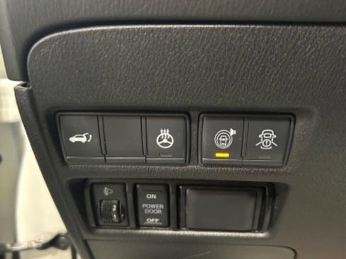 Used 2019 Nissan Armada Platinum w/ Captain's Chairs Package image 36