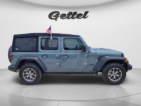 Used 2024 Jeep Wrangler Unlimited Sport AWD/4WD image 4
