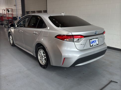 Used 2022 Toyota Corolla LE FWD image 3