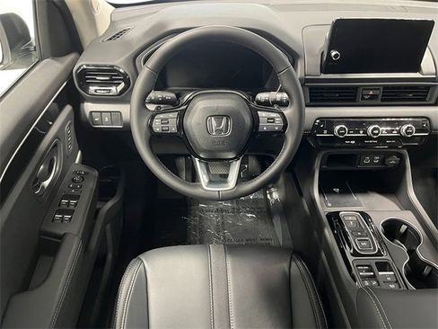 New 2025 Honda Pilot Touring image 23