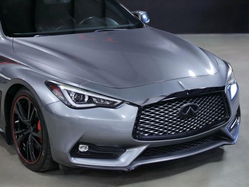 Used 2017 INFINITI Q60 Red Sport 400 image 3