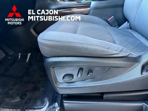 Used 2017 GMC Yukon SLE w/ SLE Value Package image 16