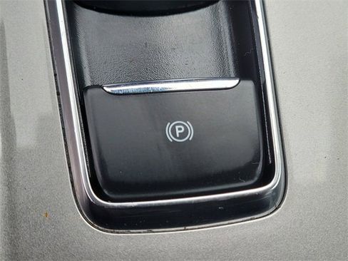 Certified 2023 Ford Edge SEL image 17