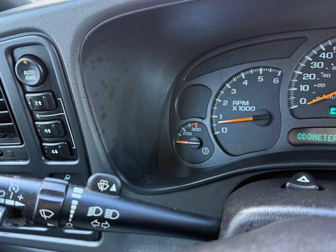 Used 2004 Chevrolet Silverado 2500 LS image 16