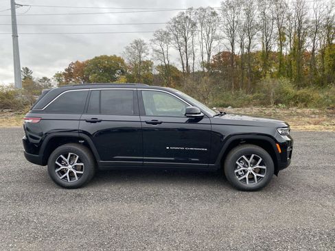 New 2025 Jeep Grand Cherokee Limited image 2