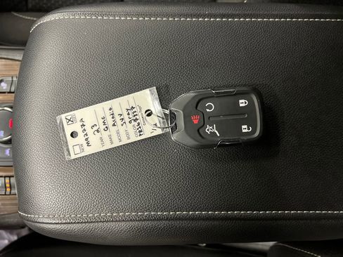 Certified 2023 GMC Acadia SLE w/ Driver Convenience Package image 25