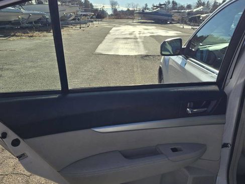 Used 2011 Subaru Legacy 2.5i Premium w/ All-Weather Pkg image 15