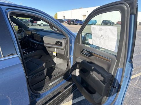 New 2026 Chevrolet Suburban High Country image 32