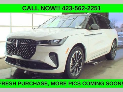 Used 2024 Lincoln Nautilus Reserve image 1